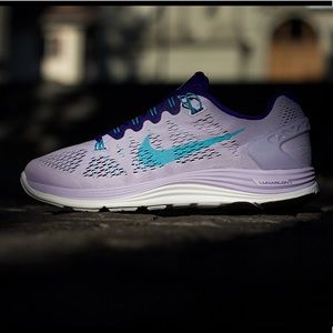 Nike • Lunarglide+ 5